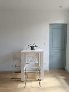 Appartements Logement moderne 2 pers, parking prive, proche CV : photos des chambres