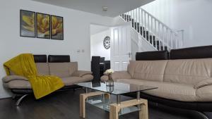 Burnley Entire House 4-Bedrooms-Sleeps 6-Driveway