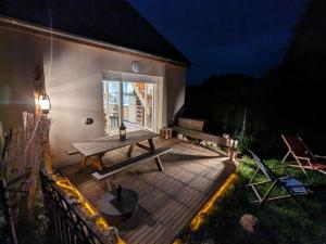 Le Rocky Lodge Large cottage with wooden deck and private garden next to Fontainebleau Forest