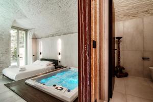 Deluxe Suite mit Whirlpool-Badewanne