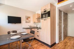 Appartements New Fully Renovated Family Studio : photos des chambres