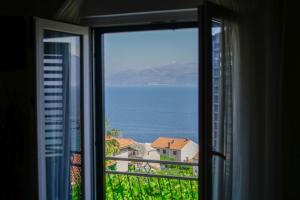 Apartments Čibu with sea view