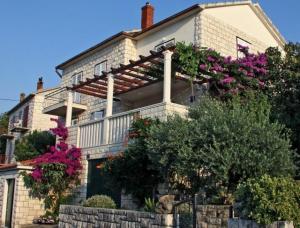 Apartments Čibu with sea view