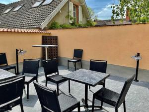 Maisons de vacances LES LOGES DU THEATRE 6 a 12 personnes IMMEUBLE DE 3 APPARTEMENTS ENTIERS 6 CHAMBRES 9 LITS degustation champagne offert : photos des chambres