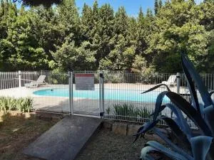 Au coeur des Alpilles Rdc Jardin et Piscine - 丰维耶