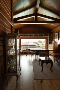 Encantadora moradia T1, com piscina e vista mar a 500m da praia