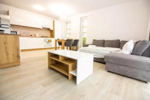 JAD Luxury 3 Rooms Apartments Urban Plaza