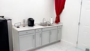 Guest House #2 - 5 min away from LAS Airport