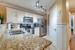 High-End Pawleys Island Condo with Porch and Pools!