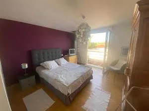 Chambre avec salle de bain privée dans maison - Le Subdray