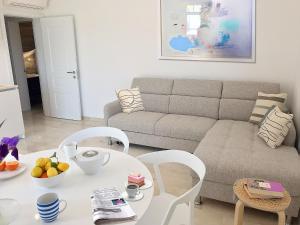Modern Apartment for 4 persons, Sea view, near the beach