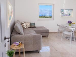 Modern Apartment for 4 persons, Sea view, near the beach