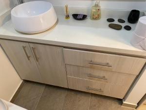 712 Apartasuite moderna - en el corazón del poblado medellín