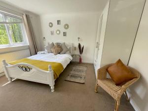 Pet Friendly, Lake View, Parking, Golf Nearby