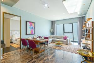 Luxury 2BR Marina & Palm View High floor