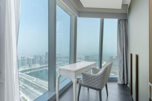 Luxury 2BR Marina & Palm View High floor
