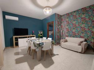 Ultreya - free street parking