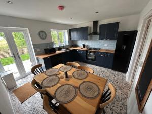 1 - Fox Burrow, Norfolk - Peaceful getaway with hot tub
