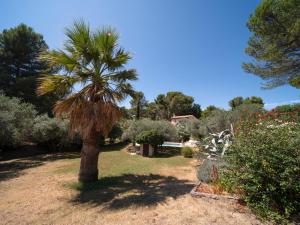 Villas Villa climatise Piscine Jardin Terrasse 10 personnes : photos des chambres