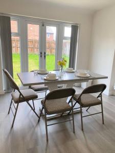 4-room detached furnished home with parking