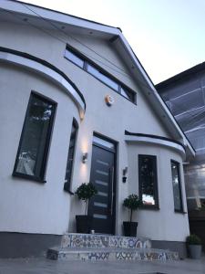 Unique and Artsy Holiday Shared Home