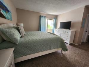 Siesta Key Beach - 2 Bedroom - 3 Beds - 3 Bathroom Duplex with Heated Swimming Pool