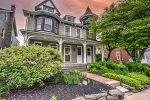 Victorian Manor on Main w 6 beds-10 mins to Lanc - Safe Harbor