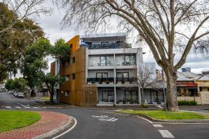 Melrose Apartments