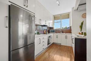 Sunny Bondi Retreat: Beach & Culture Unite!