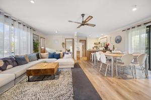 INVERLOCH - 2 Separate Houses in one!