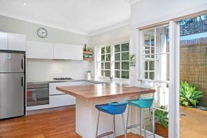 FAB05-Charming Leafy 3BR Home, Walk To Manly Beach