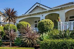 FAB05-Charming Leafy 3BR Home, Walk To Manly Beach