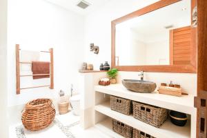 Fantastic 4 Bd 5mins stroll to Finns Beach