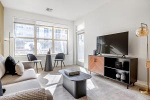 Somerville 1br w wd gym roof nr Assembly T BOS-840