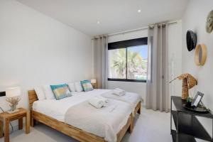 Brand New Gorgeous 2 Bed Apartment at Estepona Hills!