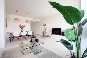 Brand New Gorgeous 2 Bed Apartment at Estepona Hills!
