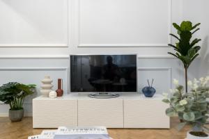 Athenee Parisian Apartment