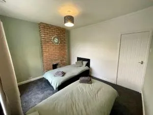 Beautiful 2 bed house near city centre - 5g WIFI - Sutton on Hull