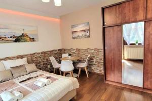 Modern Apartment SANDY BEACH down town, aquapark, free parking