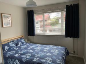Large 2-bedroom maisonette with free parking