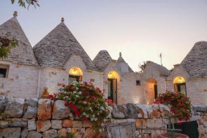 TD Trulli della Magnolia Trulli with Amazing Garden