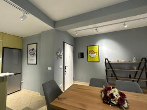 Jonis Condo at Mali i Robit