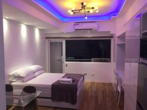 Cozy35sqm w parking balcony WifiNetflix near Mall