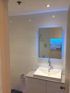 Cozy35sqm w parking balcony WifiNetflix near Mall