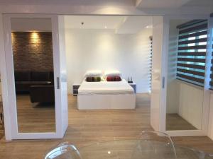 Cozy60sqm 1BR balconyprkingWifiNtflix near Mall