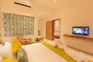 THE GRAND AMBASSADOR HOTEL