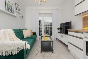 Cozy Apartment with Parking Bakalarska by Noclegi Renters