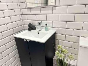 Charming Period Apartment for 3, Near Uni, Hospital and Town, Free Parking