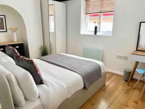 Charming Period Apartment for 3, Near Uni, Hospital and Town, Free Parking