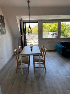 A&V Apartments Wunderschöne Rheinblick Wohnung zum entspannen Apt Ela